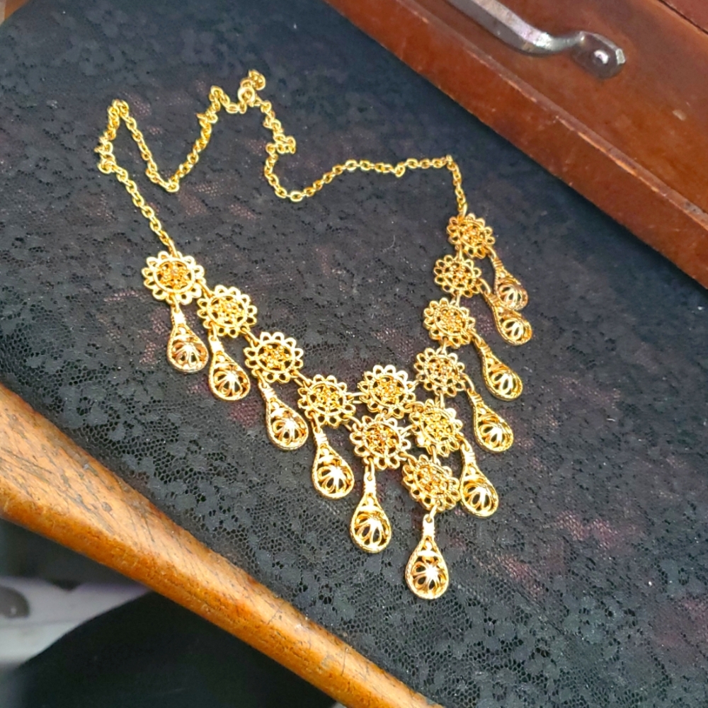 Beautiful Large Bib Brass Tone Graduated Chain Collar Necklace AG566